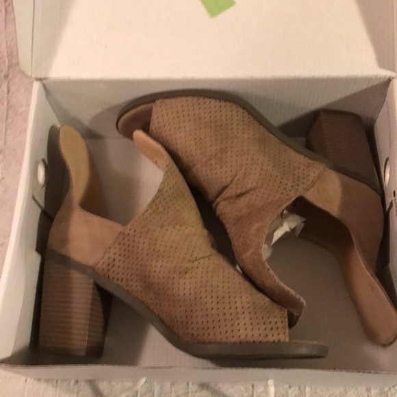 Women’s Nature Breeze Beige Dot-Accent Peep-Toe Faux Suede 3” Heel Bootie Size 9 - Picture 8 of 10
